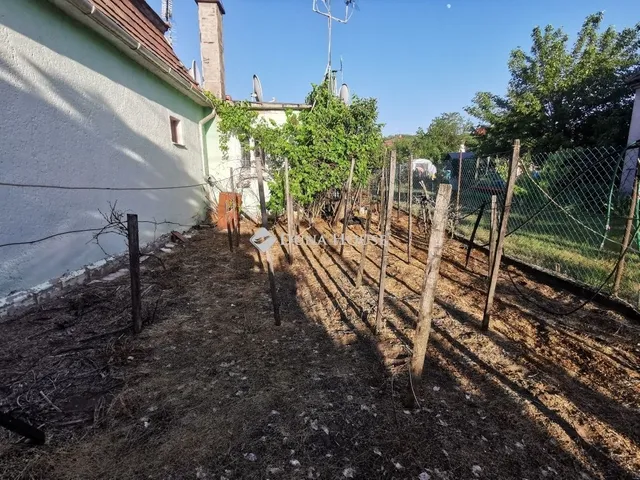 Eladó ház Dunaalmás 107 nm