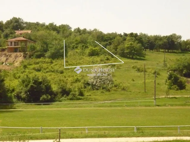 Eladó telek Kesztölc 972 nm