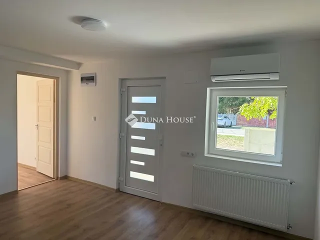 Eladó lakás Tát 45 nm