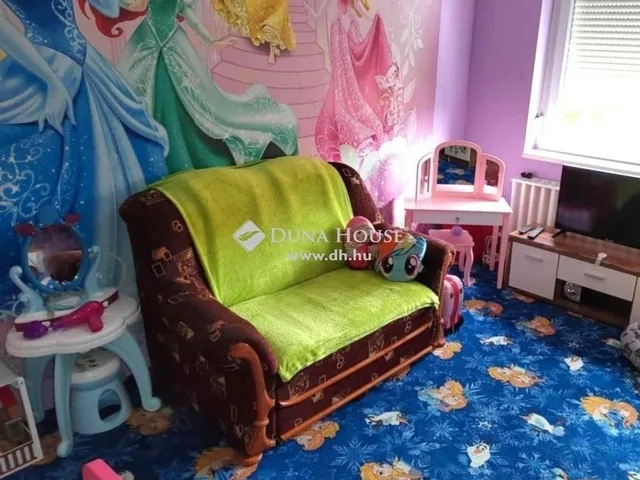 Eladó ház Piliscsév 224 nm