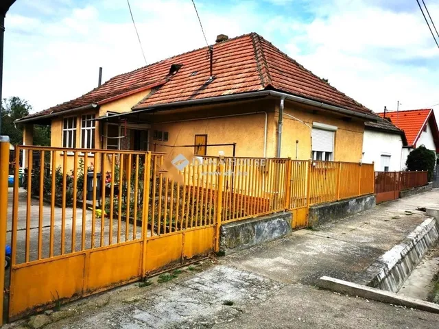 Eladó ház Úny 81 nm