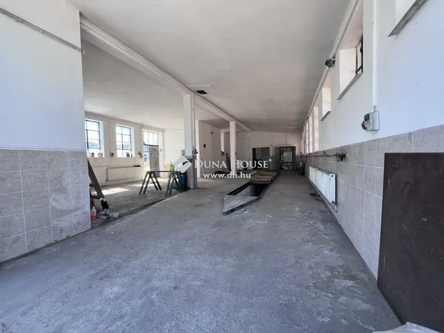 Kiadó kereskedelmi és ipari ingatlan Mogyorósbánya 250 nm