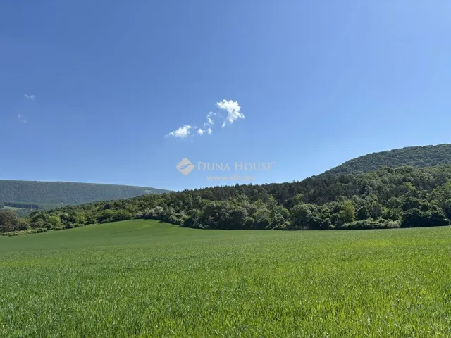 Eladó telek Piliscsév 2108 nm