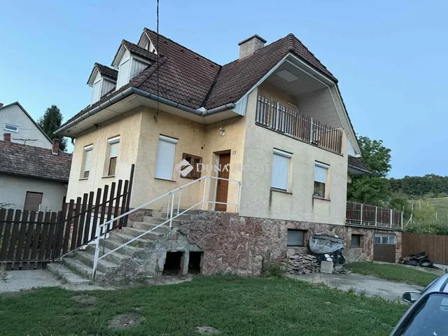 Eladó ház Bajót 178 nm