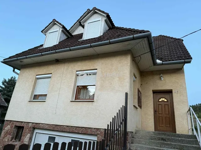 Eladó ház Bajót 178 nm