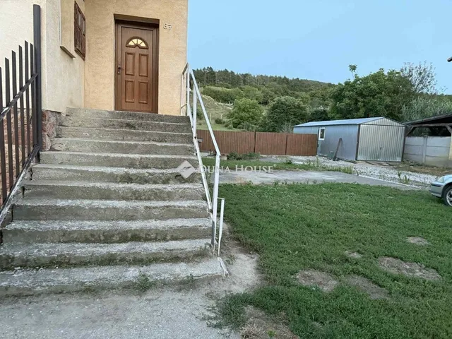 Eladó ház Bajót 178 nm