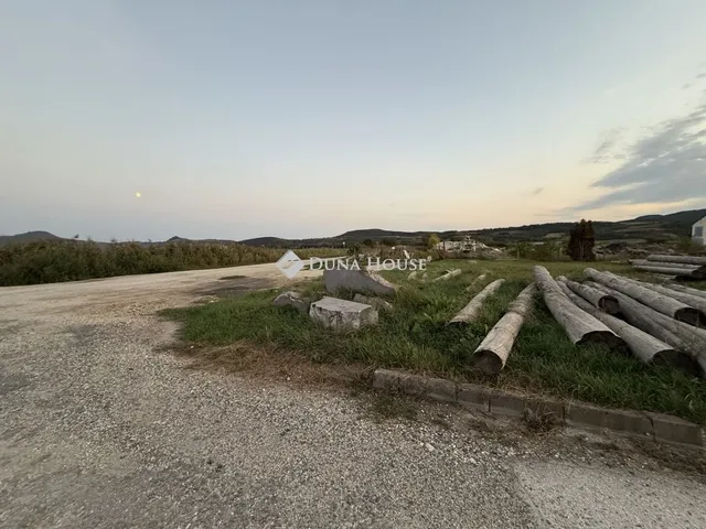 Eladó telek Nyergesújfalu 3232 nm