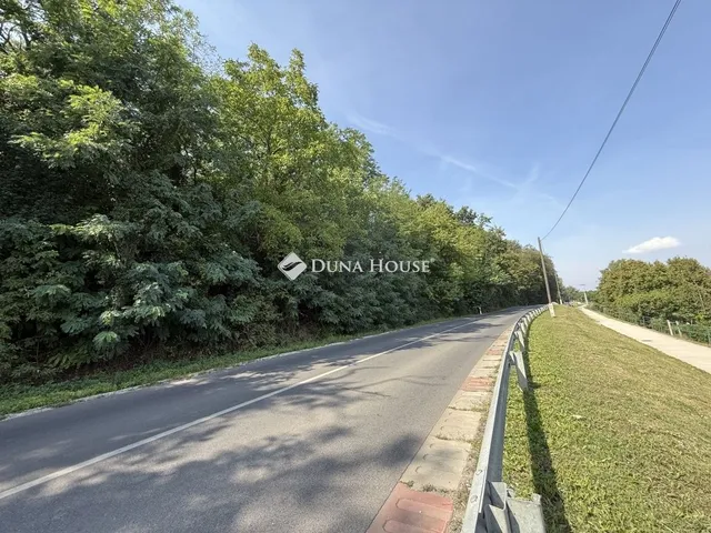 Eladó telek Nyergesújfalu 1067 nm