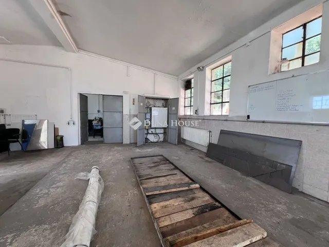 Kiadó kereskedelmi és ipari ingatlan Tát 194 nm