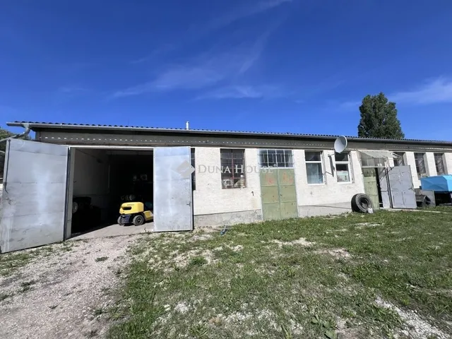 Kiadó kereskedelmi és ipari ingatlan Tát 60 nm