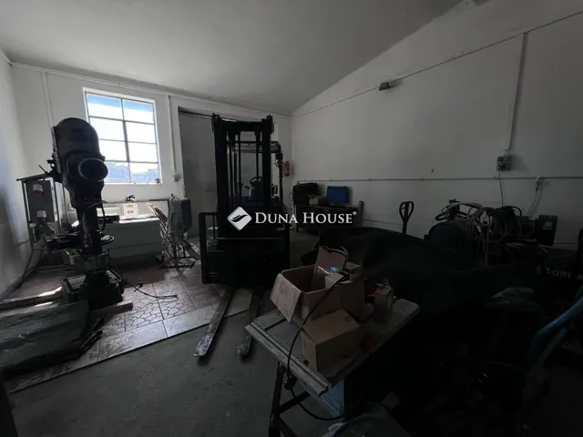 Kiadó kereskedelmi és ipari ingatlan Tát 60 nm