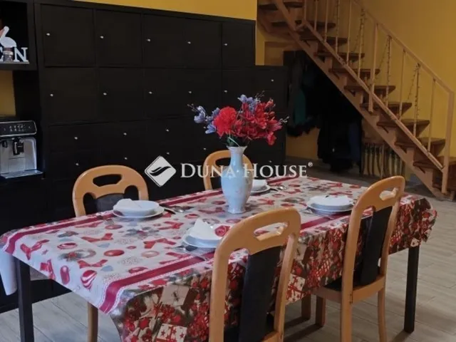 Eladó ház Nyergesújfalu 191 nm