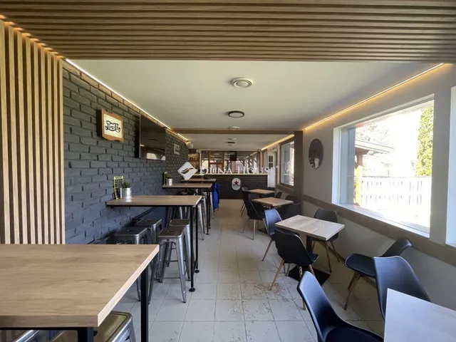 Eladó kereskedelmi és ipari ingatlan Nyergesújfalu 77 nm