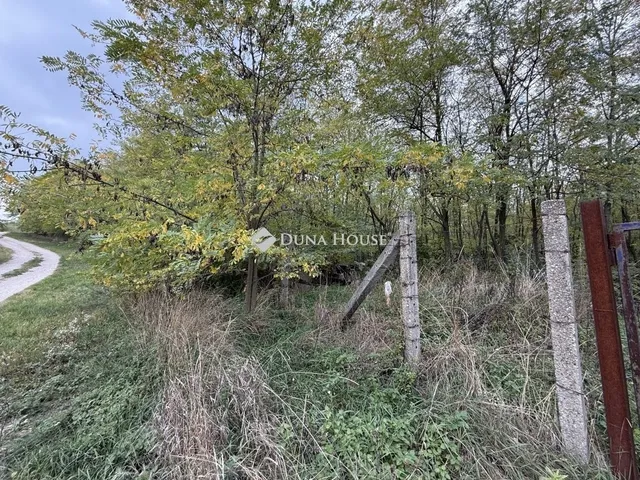 Eladó telek Nyergesújfalu 1989 nm