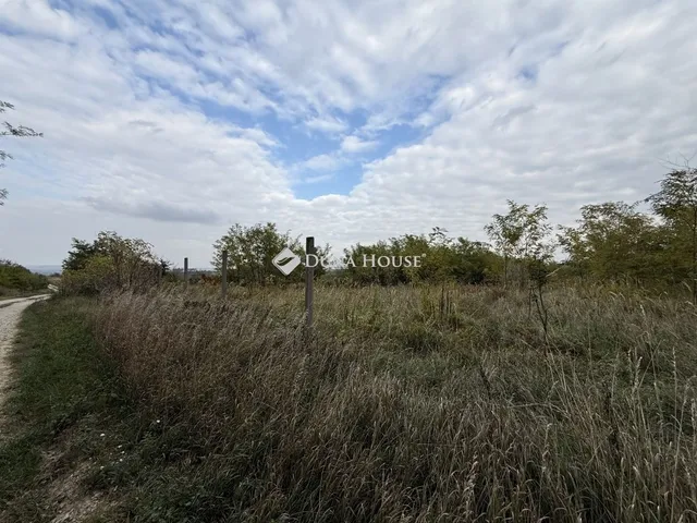 Eladó telek Nyergesújfalu 1119 nm