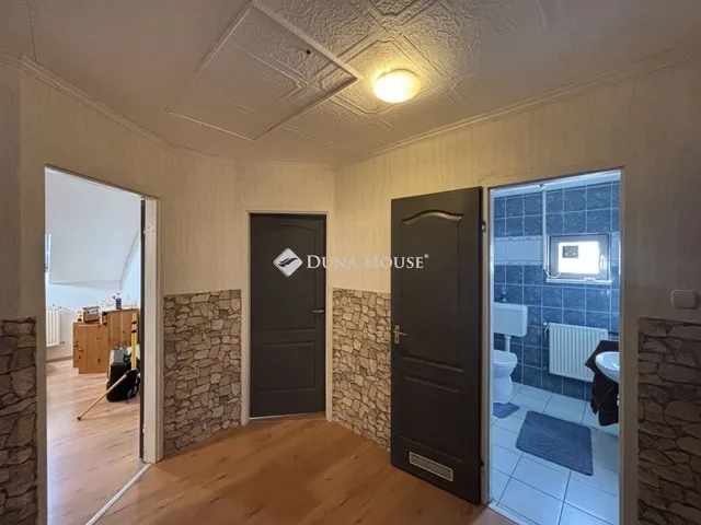 Eladó ház Lábatlan 185 nm