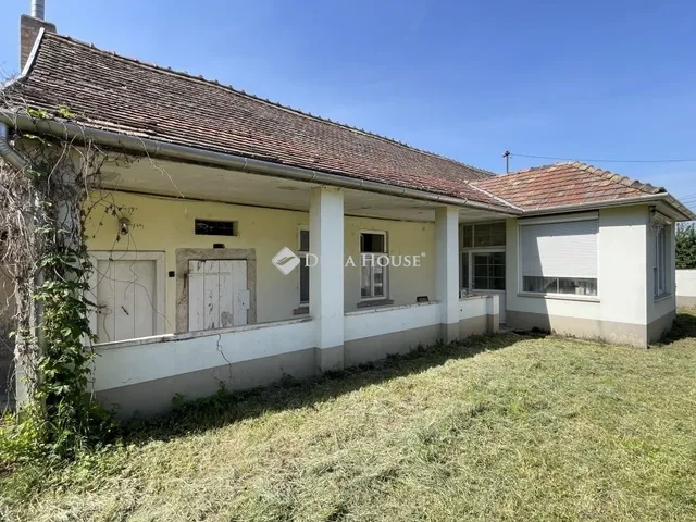 Eladó ház Süttő 89 nm