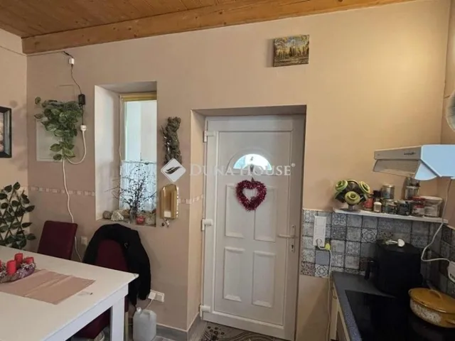 Eladó üdülő és hétvégi ház Kesztölc 26 nm