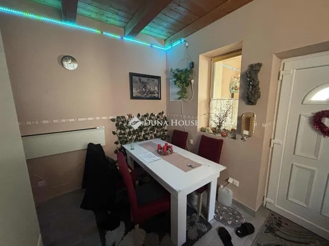 Eladó üdülő és hétvégi ház Kesztölc 26 nm