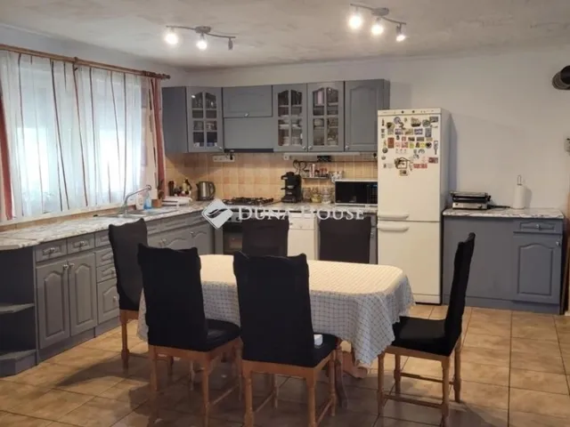 Eladó ház Lábatlan 185 nm