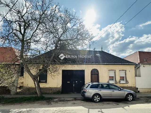 Eladó ház Piliscsév 74 nm