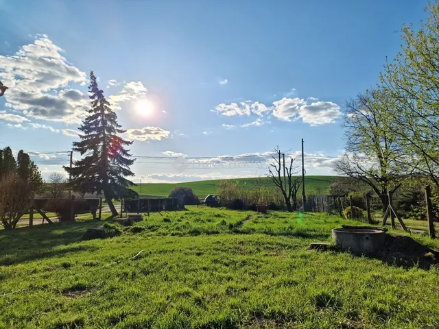 Eladó telek Úny 745 nm