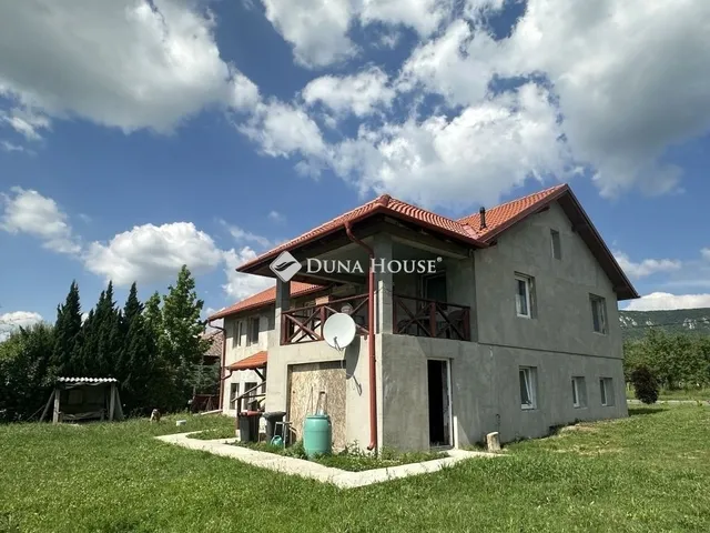 Eladó ház Kesztölc 210 nm