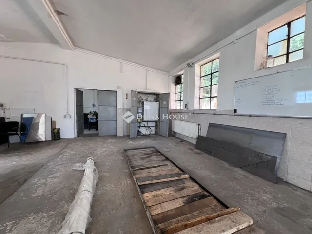 Kiadó kereskedelmi és ipari ingatlan Mogyorósbánya 194 nm