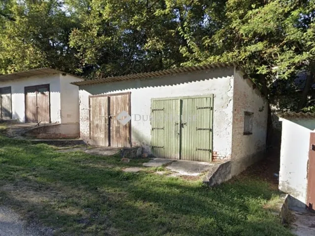 Eladó garázs Nyergesújfalu 20 nm