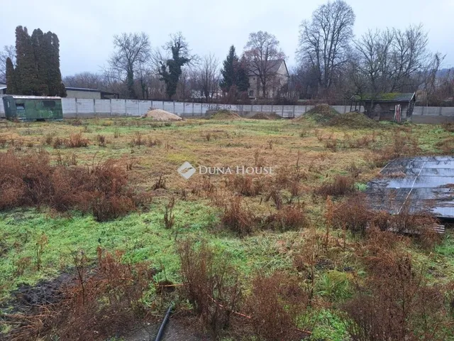 Eladó telek Neszmély 892 nm