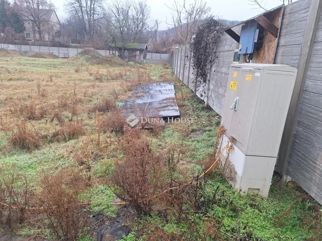 Eladó telek Neszmély 892 nm