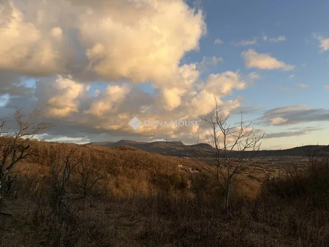 Eladó telek Esztergom 3617 nm