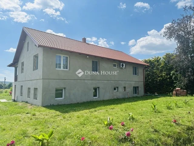 Eladó ház Kesztölc 210 nm