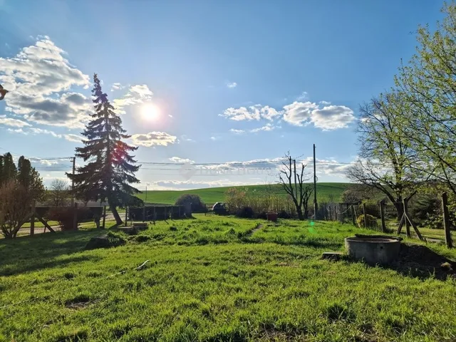 Eladó telek Úny 745 nm