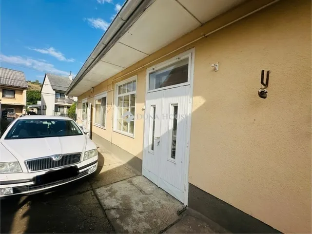 Eladó ház Lábatlan 218 nm