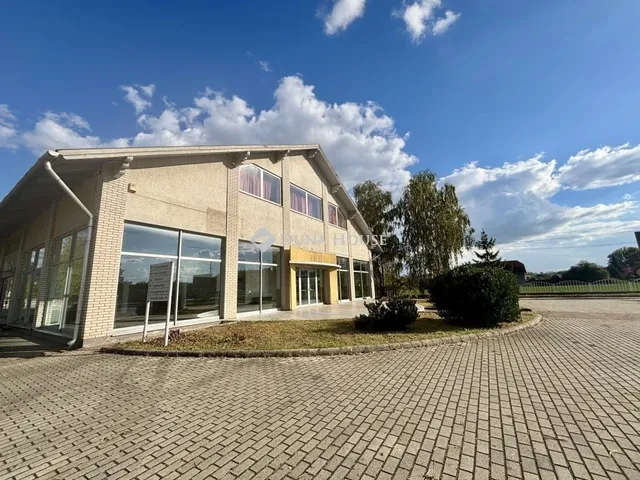 Eladó kereskedelmi és ipari ingatlan Esztergom 1400 nm