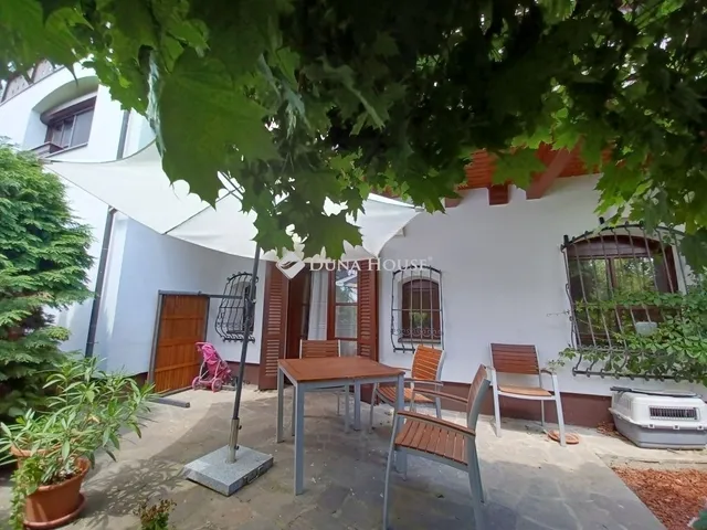 Eladó ház Kesztölc 221 nm