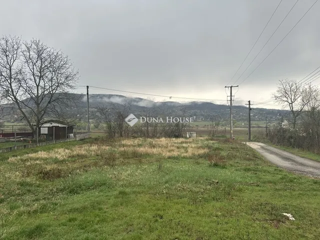 Eladó telek Esztergom 740 nm