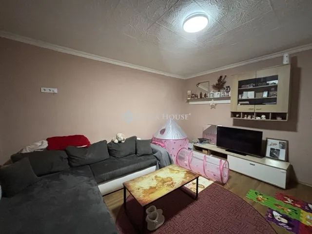 Eladó ház Bajót 71 nm