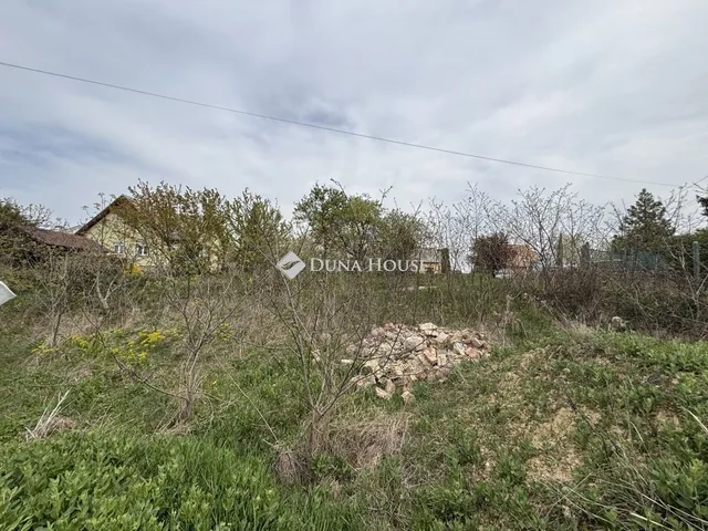 Eladó telek Lábatlan 1035 nm