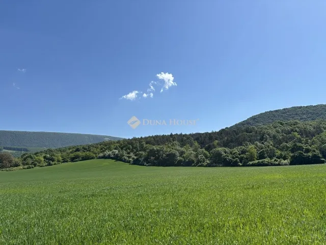 Eladó telek Piliscsév 2108 nm
