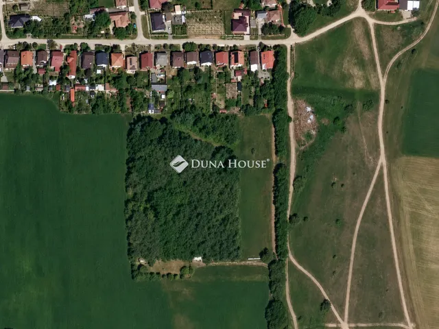 Eladó telek Baj 21668 nm
