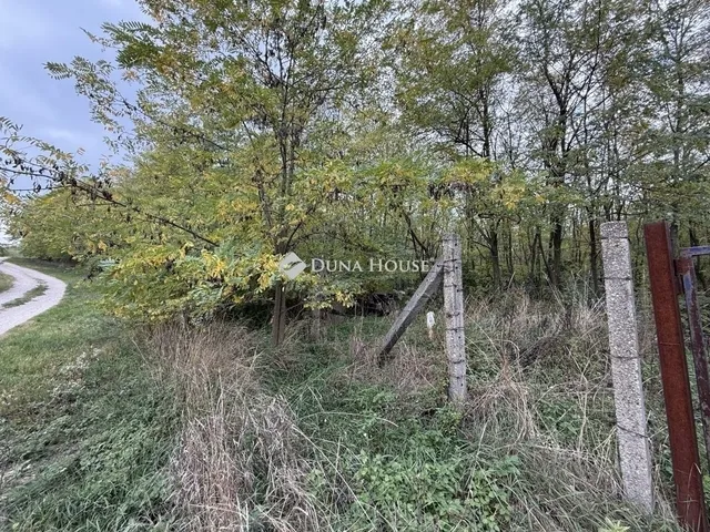 Eladó telek Nyergesújfalu 1989 nm