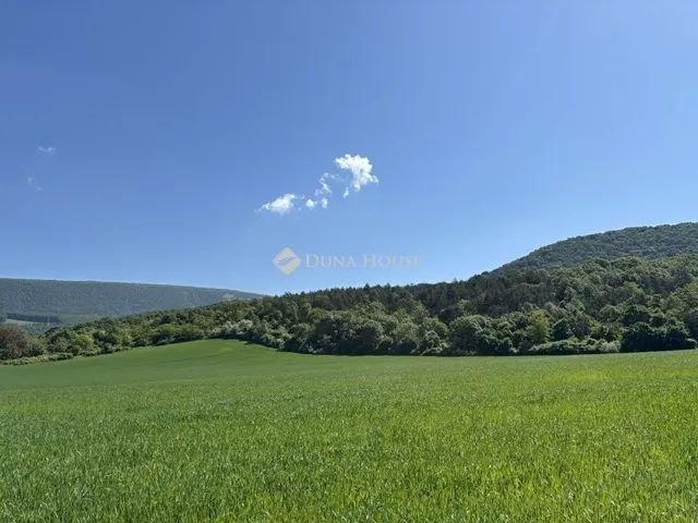 Eladó telek Piliscsév 2108 nm