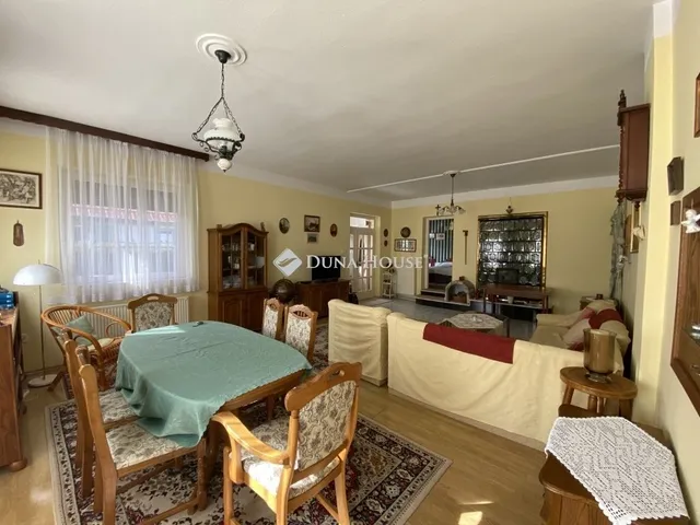 Eladó ház Pilismarót 210 nm