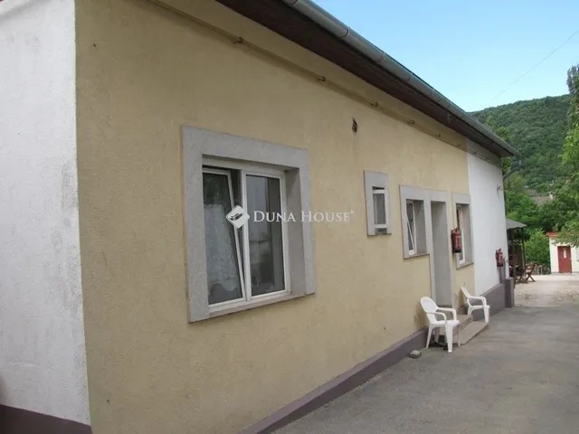 Eladó ház Tatabánya 300 nm