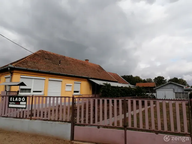 Eladó ház Tápiószentmárton 102 nm