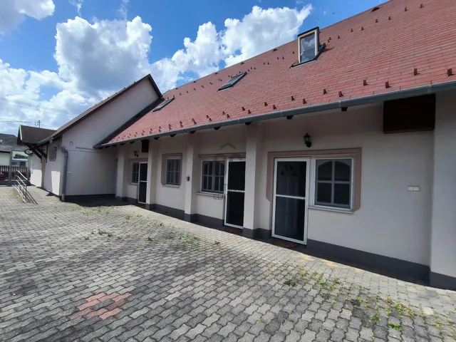 Kiadó ház Hajdúszoboszló 200 nm