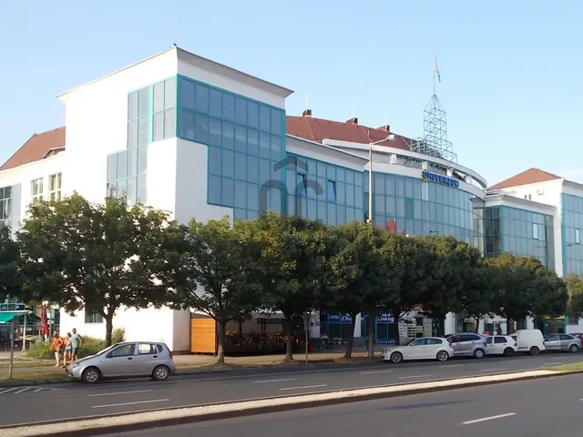 Eladó kereskedelmi és ipari ingatlan Nyíregyháza, Belváros 42 nm