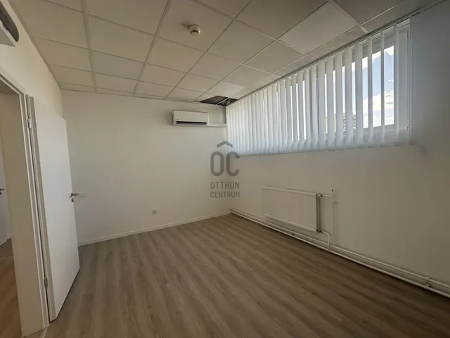 Eladó kereskedelmi és ipari ingatlan Nyíregyháza, Belváros 19 nm